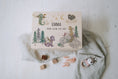 Load image into Gallery viewer, Erinnerungskiste Drachen Baby personalisiert | Zum aufbewahren und dekorieren | Geschenkidee zur Taufe oder Geburt by Woodlandkid - Erinnerungskisten - Boxes & Bins