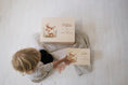 Bild in Galerie-Betrachter laden, Erinnerungskiste aus Holz personalisiert | Zum aufbewahren und dekorieren | Geschenkidee zur Taufe, Geburt, Start in den Kindergarten by Woodlandkid - Erinnerungskisten - Boxes & Bins