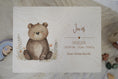 Bild in Galerie-Betrachter laden, Erinnerungskiste Bär aus Holz personalisiert | Geschenkidee zur Taufe, Geburt, Start in den Kindergarten und vieles mehr by Woodlandkid - Erinnerungskisten - Boxes & Bins