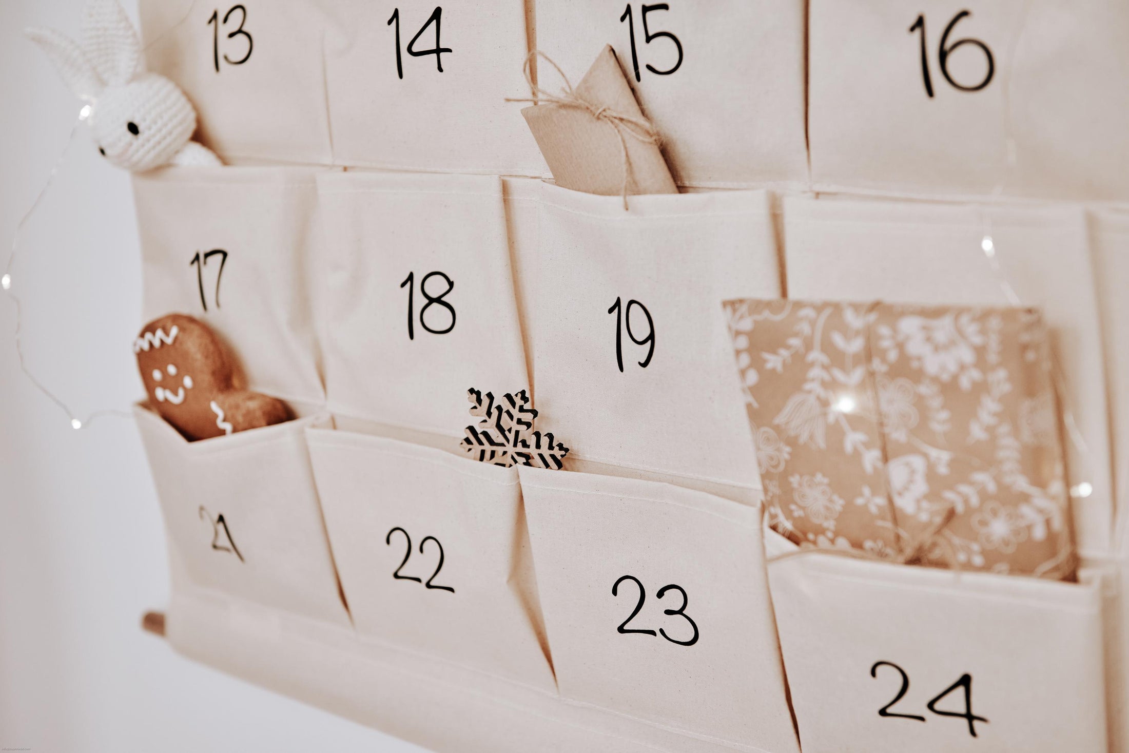 Stoff Adventskalender für Kinder mit Wunschnamen personalisiert | Großer Weihnachtskalender mit 24 Taschen zum selbst Befüllen by Woodlandkid - Christmas - Advent Calendars