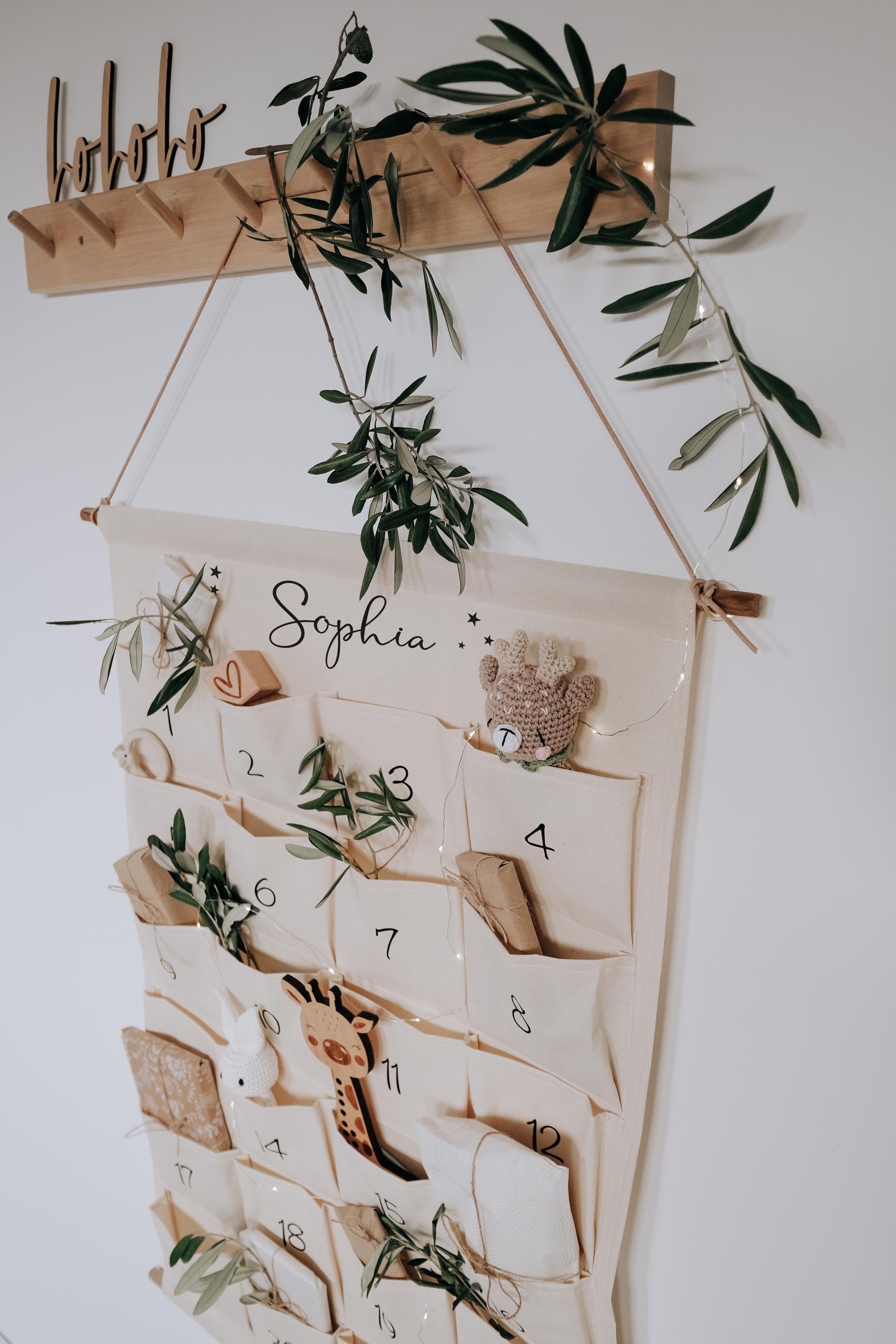 Stoff Adventskalender für Kinder mit Wunschnamen personalisiert | Großer Weihnachtskalender mit 24 Taschen zum selbst Befüllen by Woodlandkid - Christmas - Advent Calendars