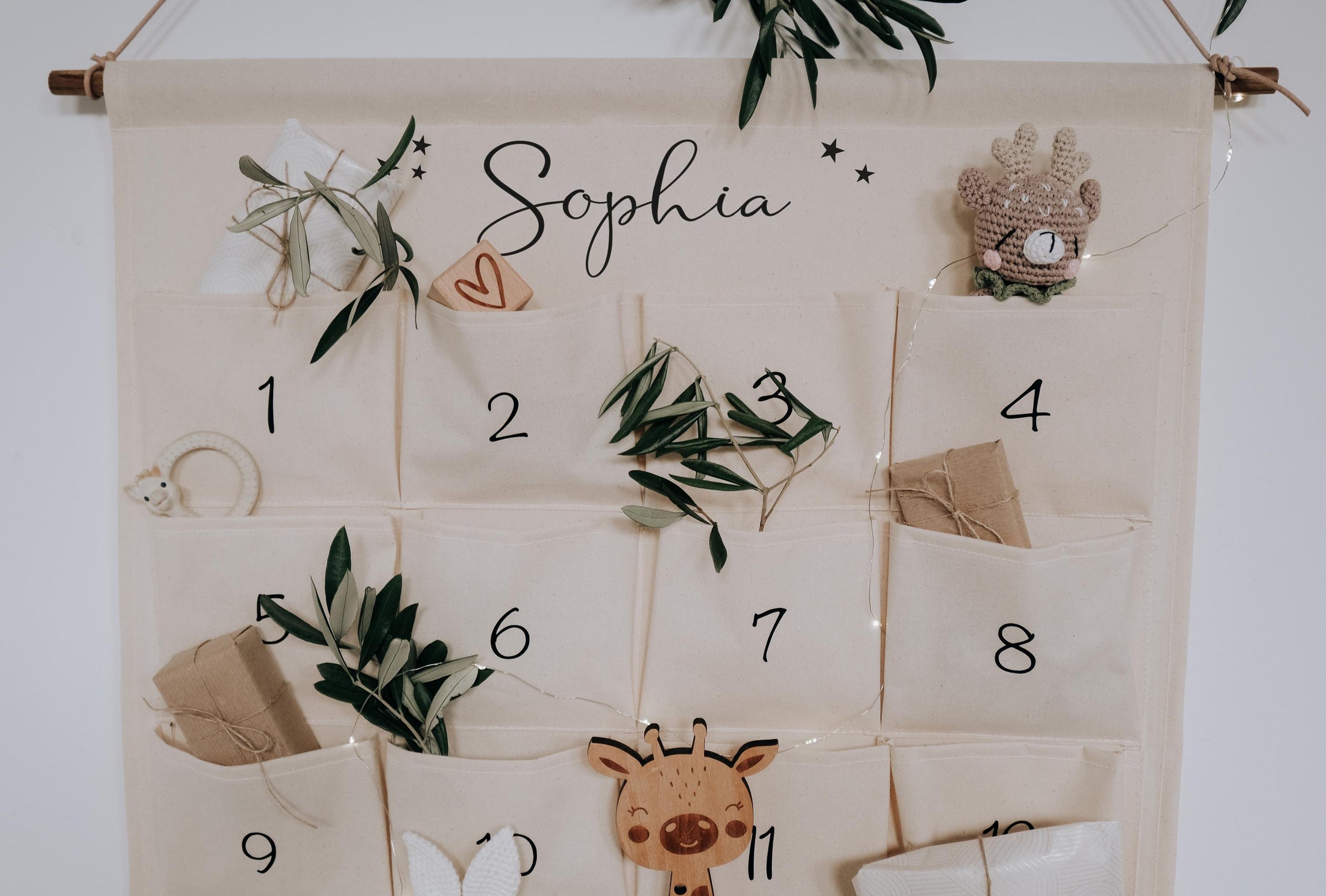 Stoff Adventskalender für Kinder mit Wunschnamen personalisiert | Großer Weihnachtskalender mit 24 Taschen zum selbst Befüllen by Woodlandkid - Christmas - Advent Calendars