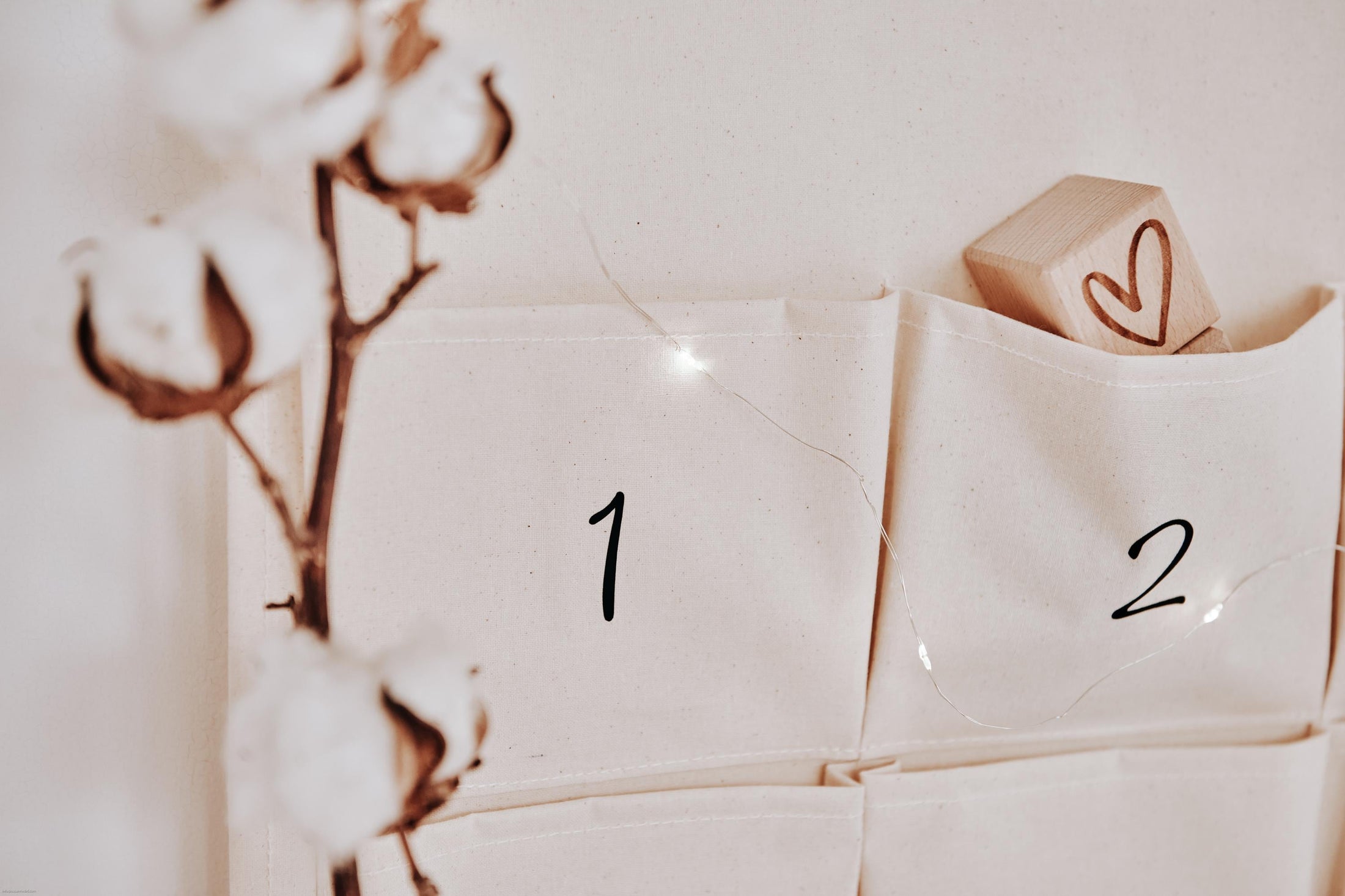 Stoff Adventskalender für Kinder mit Wunschnamen personalisiert | Großer Weihnachtskalender mit 24 Taschen zum selbst Befüllen by Woodlandkid - Christmas - Advent Calendars