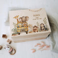 Bild in Galerie-Betrachter laden, Personalisierte Erinnerungskiste mit Roadtrip Tieren | Zum aufbewahren und dekorieren | Geschenkidee zur Taufe oder Geburt by Woodlandkid - Erinnerungskisten - Boxes & Bins