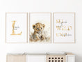 Bild in Galerie-Betrachter laden, Löwe Wandbilder Set oder einzeln mit Name personalisiert, Poster Kinderzimmer Geschenk Tiere Bilder Kinder Babyzimmer Wanddeko Kunstdruck