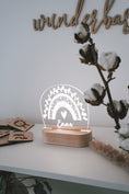 Load image into Gallery viewer, Personalisierte Regenbogen LED Nachtlampe, Babygeschenk Geburt, Taufgeschenk, Kinderzimmer Lampe, Neugeborenen Geschenk, Nachttischlampe