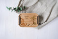 Load image into Gallery viewer, Edelstahl Bento Lunchbox mit Bambusdeckel | Personalisierte Brotzeit Dose in Dino Design | Geburtstag, Wandern, Schulausflug