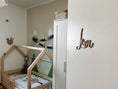 Load image into Gallery viewer, Namensschild fürs Kinderzimmer | Wanddeko mit eurem persönlichem Namen | 3D Schriftzug aus Holz