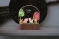 Load image into Gallery viewer, Nachtlicht "Bauernhof" in bunt personalisiert, Holzfuß Gravur, Babygeschenk Geburt, Kinderzimmer, Persönliches Geburtstagsgeschenk, Taufe