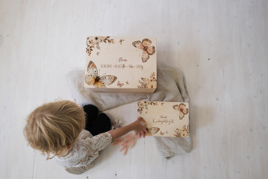 Erinnerungskiste Holz personalisiert | Zum aufbewahren von Erinnerungen und dekorieren | Geschenkidee zur Taufe, Geburt Schulstart by Woodlandkid - Erinnerungskisten - Boxes & Bins