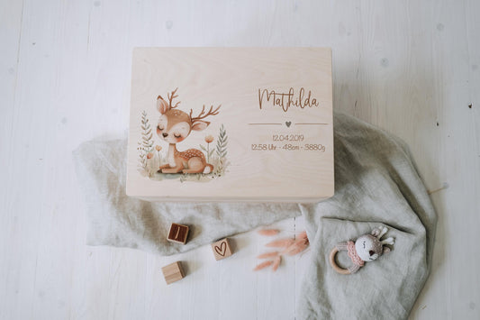 Erinnerungskiste aus Holz personalisiert | Zum aufbewahren und dekorieren | Geschenkidee zur Taufe, Geburt, Start in den Kindergarten by Woodlandkid - Erinnerungskisten - Boxes & Bins