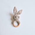 Bild in Galerie-Betrachter laden, Greifring mit Personalisierung - Geschenk zur Geburt für Jungen und Mädchen, Beißen und Greifen personalisiertes Taufgeschenk by Woodlandkid - Baby - Rattles
