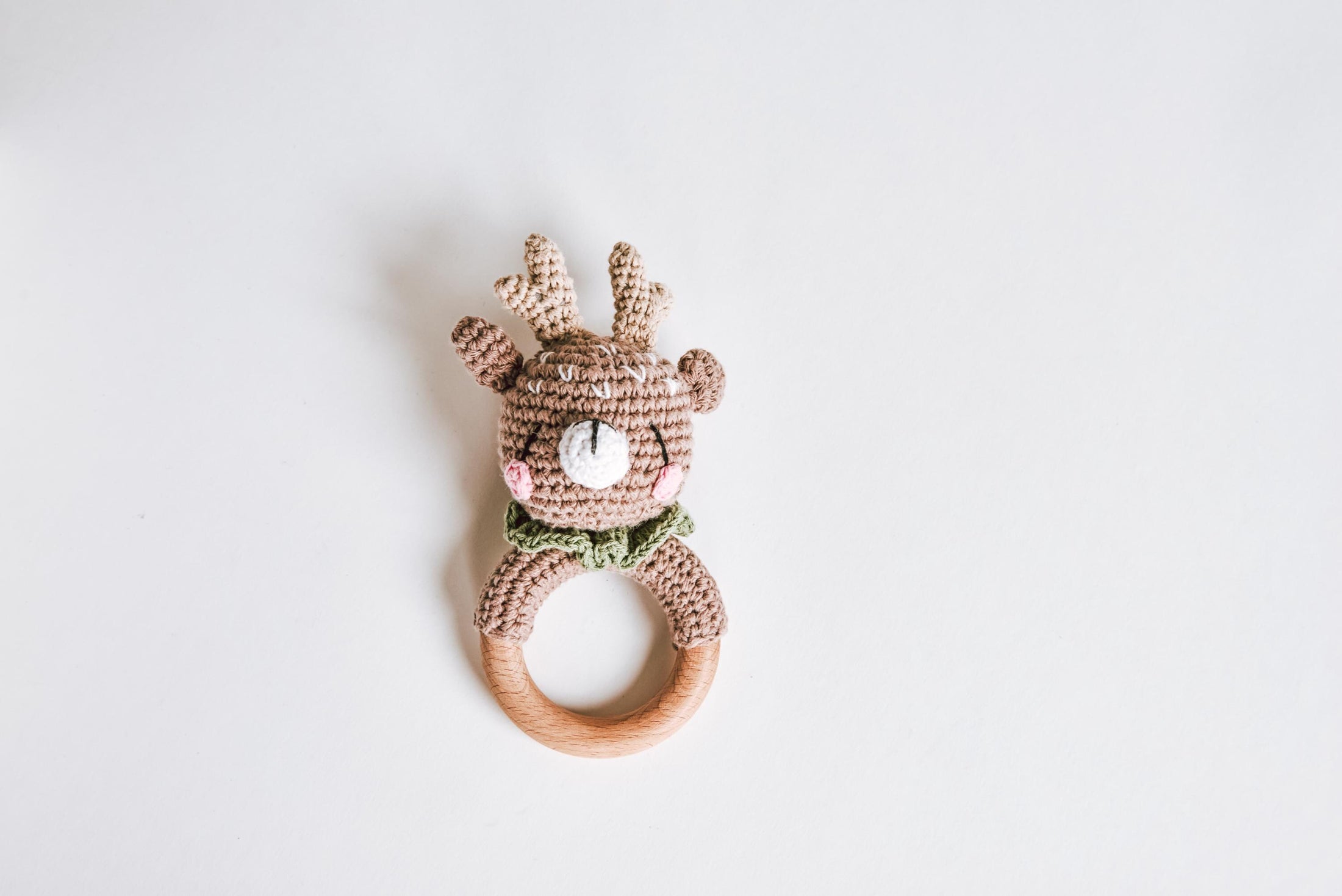 Greifring Reh mit Namen - Geschenk zur Geburt für Jungen und Mädchen, Beißen und Greifen personalisiertes Taufgeschenk by Woodlandkid - Baby - Rattles