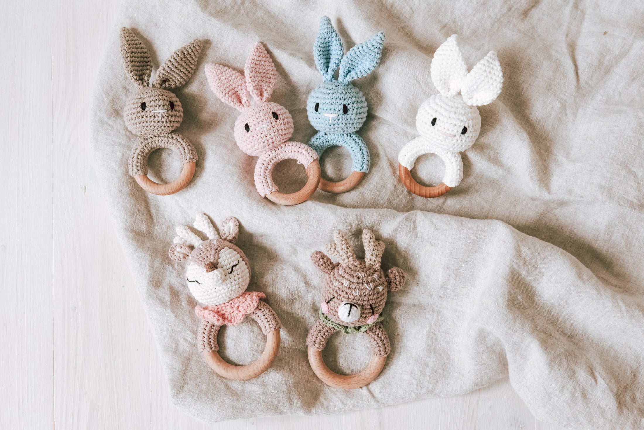 Greifring Reh mit Namen - Geschenk zur Geburt für Jungen und Mädchen, Beißen und Greifen personalisiertes Taufgeschenk by Woodlandkid - Baby - Rattles