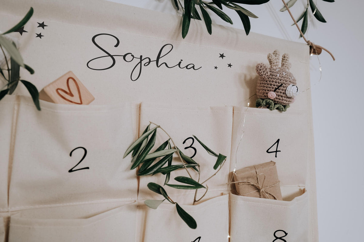 Adventskalender Kinder zum Befüllen, personalisiert mit Namen | Stoff Weihnachtskalender Baumwolle 90x60 cm | Geschenk Geschwister by Woodlandkid - Christmas - Advent Calendars