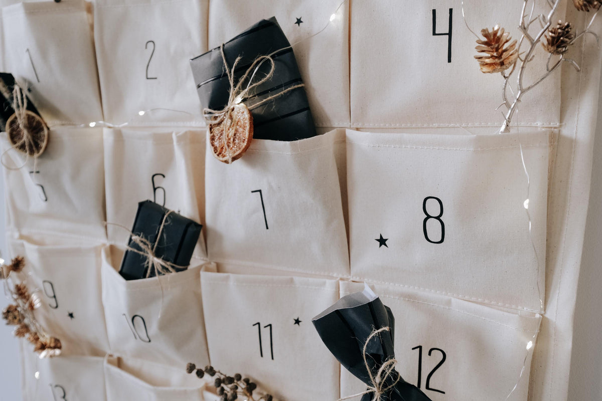 Adventskalender Kinder mit Namen zum Befüllen, Stoff Baumwolle 90x60 cm, 24 Taschen | Personalisiertes Weihnachtsgeschenk Kinder by Woodlandkid - Christmas - Advent Calendars