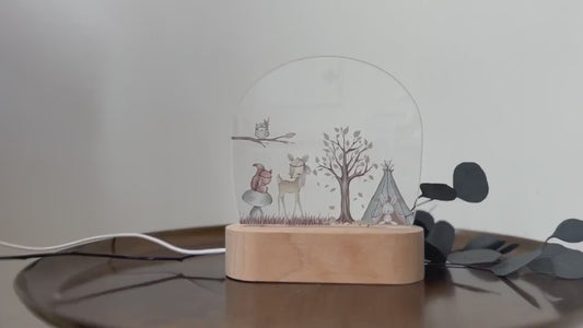 LED Sockel aus Buchenholz ohne Glas. Holzfuß Gravur, Geschenk zur Geburt fürs Kinderzimmer oder zur Taufe