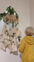 Load and play video in Gallery viewer, Adventskalender mit weihnachtlichem Eisbär, personalisierbar, nachhaltiger Adventskalender aus Holz für Kinder zum selbst füllen
