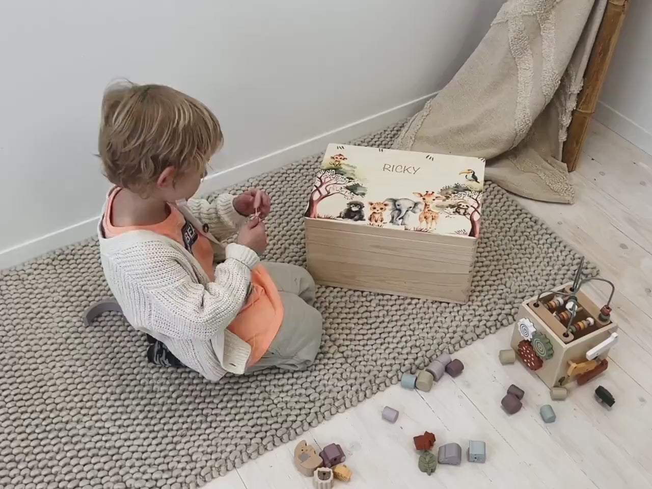 Erinnerungskiste Holz personalisiert mit Namen | Erinnerungsbox Baby mit Blätterkranz