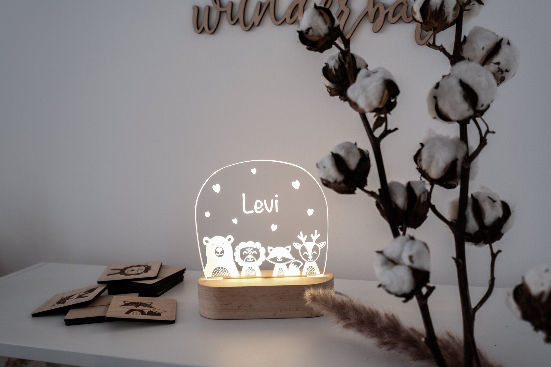 Nachtlicht personalisiert mit "Woodlandfriends" aus Holz und Acryl, geeignet für Kleinkinder und Kinderzimmer, Geschenkideen für Kinder