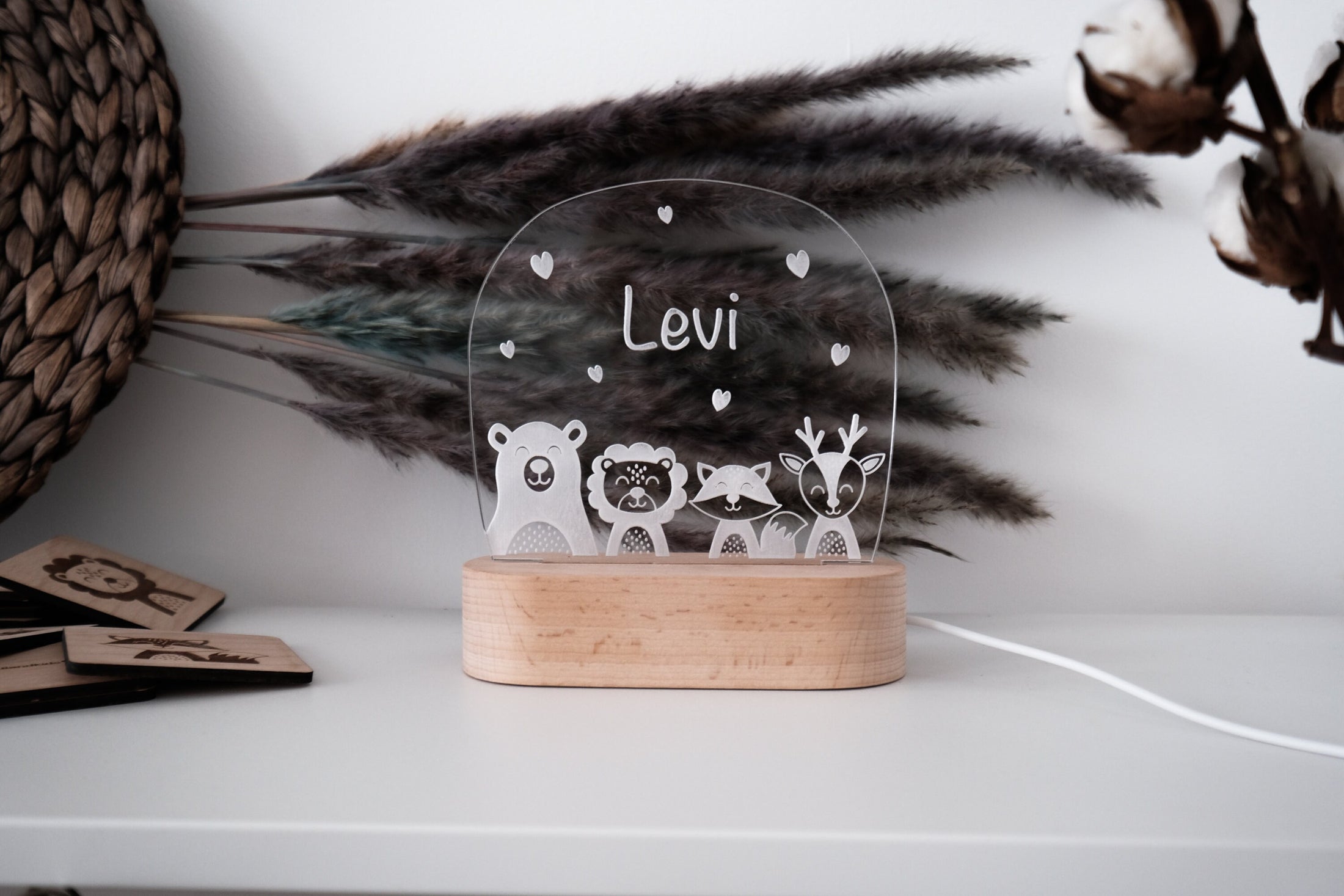 Nachtlicht personalisiert mit "Woodlandfriends" aus Holz und Acryl, geeignet für Kleinkinder und Kinderzimmer, Geschenkideen für Kinder