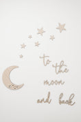 Load image into Gallery viewer, Wandspruch "To the moon and back" aus Holz | Set Mond und Sterne | 3D Wandtattoo | Wanddeko Kinderzimmer
