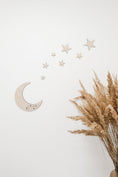 Bild in Galerie-Betrachter laden, Holz Wanddeko "Mond und Sterne" | Set oder einzeln | 3D Wandtattoo | Wandkunst Kinderzimmer | Holzsterne | Holzmond

