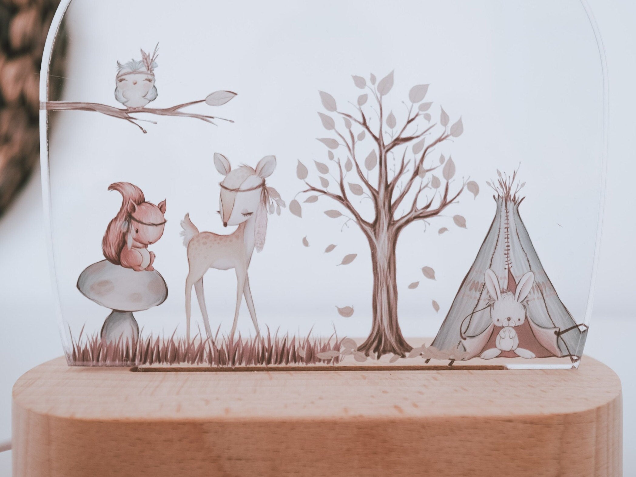 Nachtlicht "Reh" personalisiert aus Acryl, Holzfuß Gravur, Babygeschenk Geburt, Kinderzimmer, Persönliches Geburtstagsgeschenk, Taufe