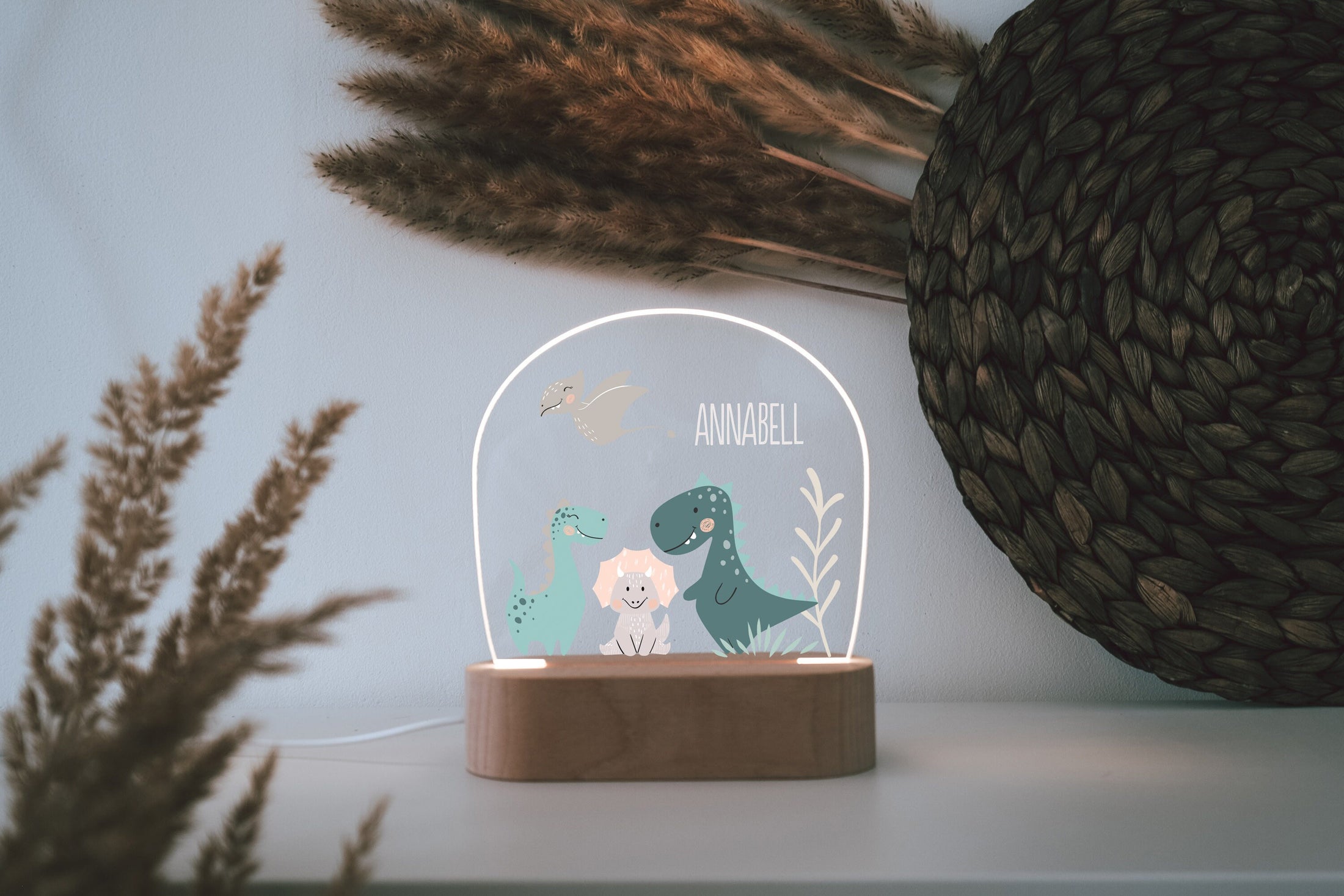 Nachtlicht "Dino Freunde" personalisiert aus Acryl, Holzfuß Gravur, Kinderzimmer, Persönliches Geschenk zur Geburt, Taufe