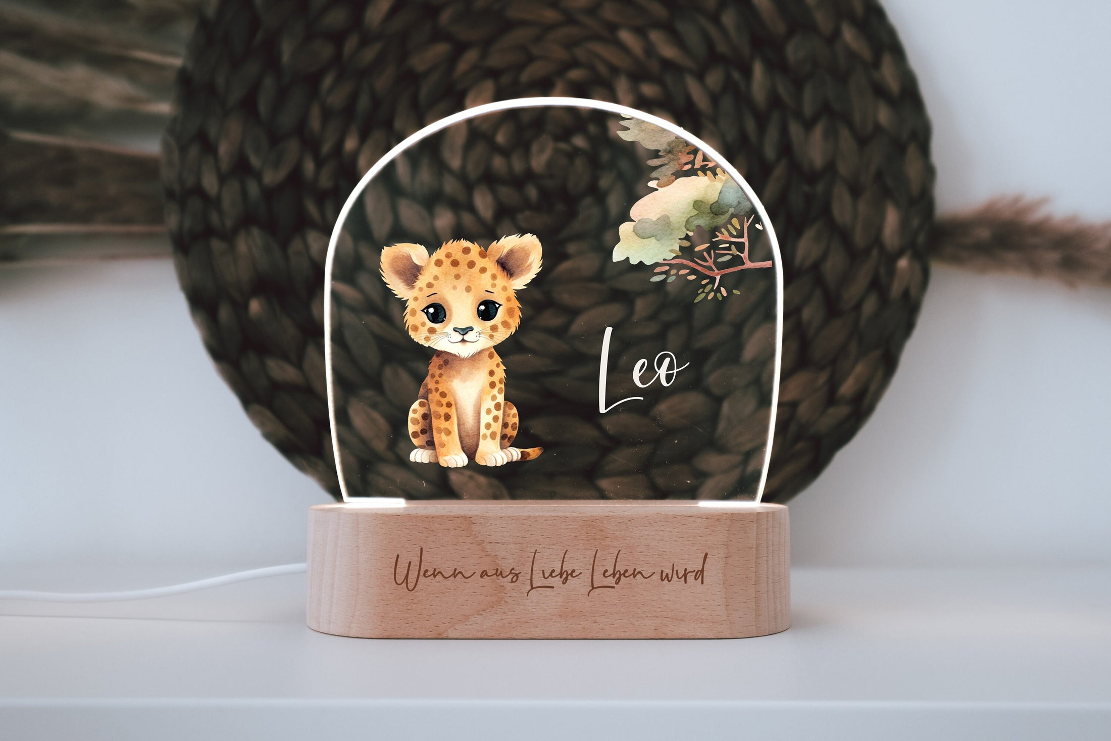 Nachtlicht "Leopard" personalisiert aus Acryl, Holzfuß Gravur, Babygeschenk Geburt, Kinderzimmer, Persönliches Geburtstagsgeschenk, Taufe