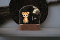 Load image into Gallery viewer, Nachtlicht "Leopard" personalisiert aus Acryl, Holzfuß Gravur, Babygeschenk Geburt, Kinderzimmer, Persönliches Geburtstagsgeschenk, Taufe
