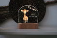 Load image into Gallery viewer, Nachtlicht "Giraffe" personalisiert aus Acryl, Holzfuß Gravur, Babygeschenk Geburt, Kinderzimmer, Persönliches Geburtstagsgeschenk, Taufe
