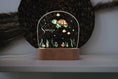 Load image into Gallery viewer, Nachtlicht "Schildkröte" personalisiert aus Acryl, Holzfuß Gravur, Geschenk Geburt, Kinderzimmer, Persönliches Geburtstagsgeschenk, Taufe
